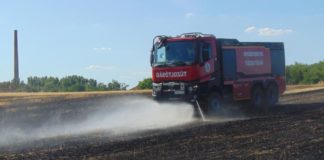 Mit Spezialfahrzeugen gegen Flächenbrände in Ungarn