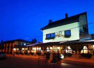 Der Hahn bietet exzellente Küche -Kakas Restaurant Budapest!