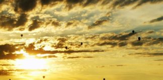 Ballonmeisterschaften in Györ mit wunderschönen Momenten am Himmel