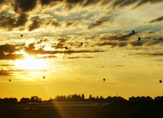 Ballonmeisterschaften in Györ mit wunderschönen Momenten am Himmel