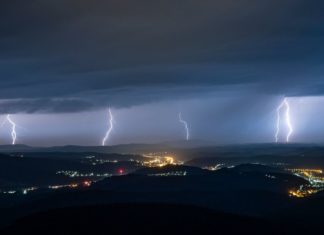 Ungarn Unwetter: Gewittermomente in Salgótarján