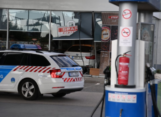 Betrunken in Tankstelle gecrasht!