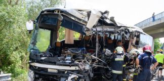 Busunglück Ungarn: Bus wurde auf M7 nun geborgen