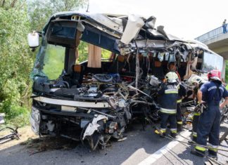 Busunglück Ungarn: Bus wurde auf M7 nun geborgen