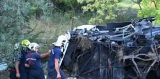 Mindestens acht Tote bei Busunglück auf der M7 in Ungarn!