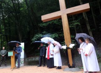 52. Internationaler Eucharistischer Kongress: Gedenkkreuz in Lillafüred
