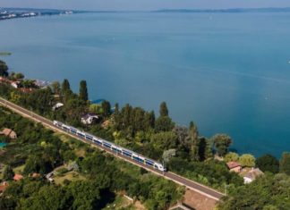 Der Panorama Express (KISS Zug) zum Balaton fährt öfters