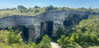 Steinbruch und Konzerthöhlen von Fertörákos