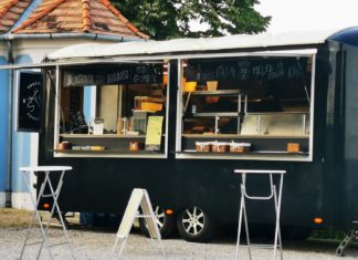 Streetfood mit Aussicht und Kapelle im Landkreis Tolna