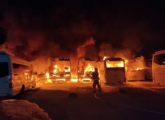 Sieben Busse brannten in Dunavarsány