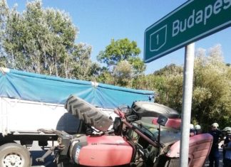 Tatabánya: Traktorgespann auf die Seite gelegt!