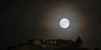 Burg Visegrád im Mondschein