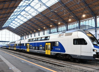 Erste Doppeldeckerzüge zwischen Esztergom und Budapest ist gestartet