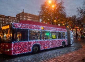 Weihnachtsbus: Mikulástroli ist wieder in Budapest unterwegs