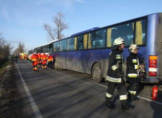 Drei Busse und ein PKW kollidierten in Székesfehérvár!