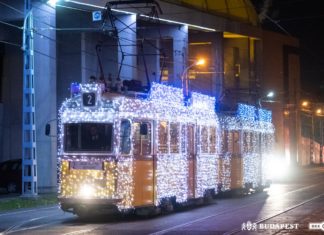 Die leuchtenden Weihnachtsstrassenbahnen in Budapest sind wieder auf dem Gleis!