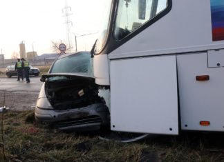Junge Autofahrerin stirbt bei Kollision mit Bus!