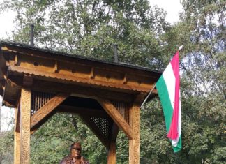 Der Wächter der Karpaten steht in Szilvásvárad