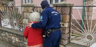 Herzerwärmend: Polizei begleitet ältere Dame nach Hause