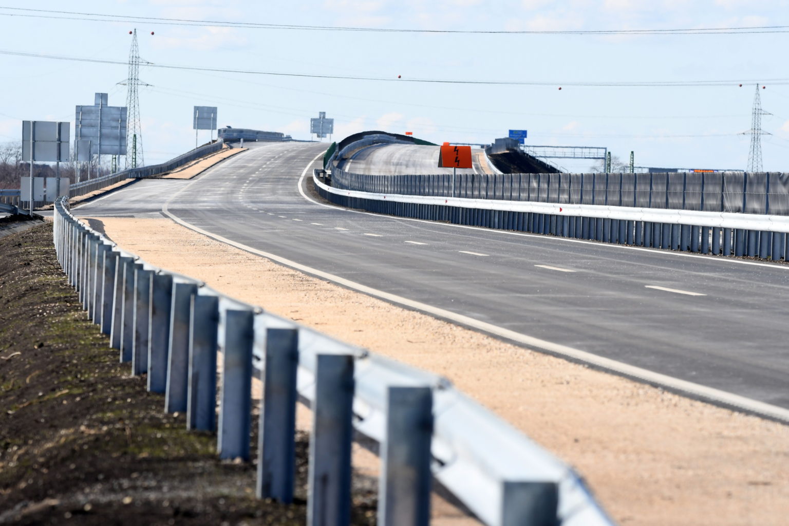 Neuer Abschnitt der Autobahn M4 wurde übergeben