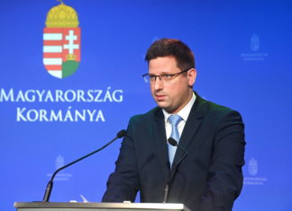 Gergely Gulyás: Impfausweis bleibt mit zwei Impfungen bis 1. Mai gültig