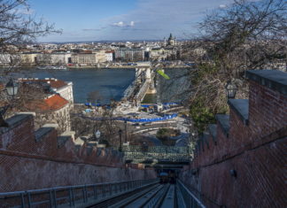 Die Budavári Sikló fährt wieder!