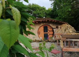 In Ungarn im Hobbit-Haus Urlaub machen