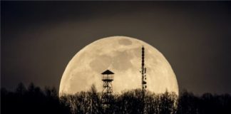 Faszinierender Vollmond in Karancs