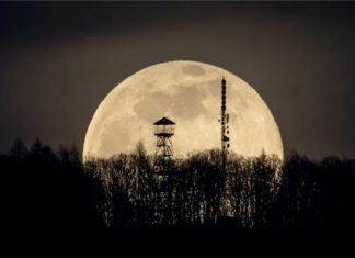 Faszinierender Vollmond in Karancs