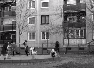 Eine ungarische Schauspielschule präsentiert einen symbolischen Kurzfilm über den ukrainisch-russischen Krieg