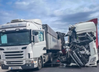 Zusammenstoßende LKWs verursachten eine 9-stündige Sperre auf der Autobahn M4