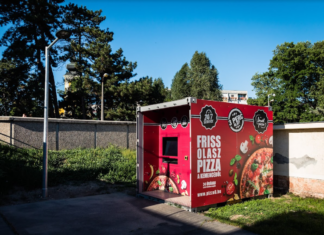 Széchenyi István Universität Győr präsentiert die ersten Pizzaautomaten Ungarns