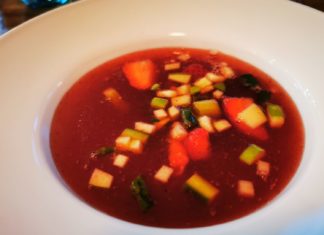 Aussergewöhnlich sommerlich: Frische Fruchtsuppe mit Spargel