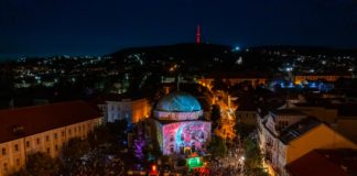 Ein verzauberter Lichtwald und eine dystopische Science-Fiction-Welt: Zsolnay Light Festival in Pécs