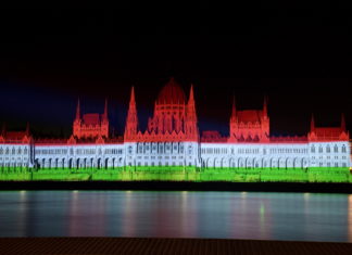 Wunderschöne Lichtelemente zum Nationalfeiertag in Ungarn!