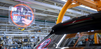 Holografische Displays in der PHEV-Produktion