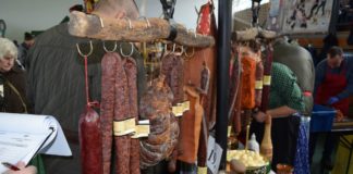 Jede Menge Wurst beim Kolbászfestival in Fonyod