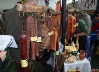 Jede Menge Wurst beim Kolbászfestival in Fonyod