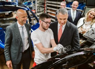 Bau- und Verkehrsminister János Lázár zu Besuch bei Audi Hungaria