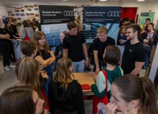Audi Hungaria Deutsche Schule Győr Gut besuchte Berufs- und Bildungsmesse