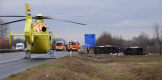 Kecskemét: Schwerer Unfall mit zwei Kleinbussen