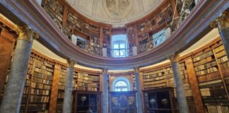 Die Bibliothek in der Benediktinerabtei Pannonhalma