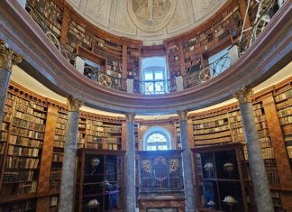 Die Bibliothek in der Benediktinerabtei Pannonhalma