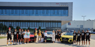Ungarische Volleyball-Nationalspieler innen bei Audi in Győr
