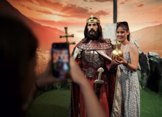 Madame Tussauds Budapest erstrahlt in festlichen Lichtern