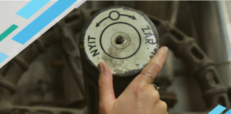 Kraftwerke bei Nacht