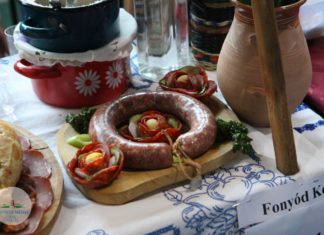 Der Fonyóder Wurstfestival wird ein lokales Wahrzeichen