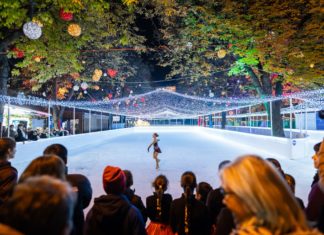 Eislaufbahn, Nikolausfeier und Outdoor-Ausstellung im Városháza-Park in Budapest