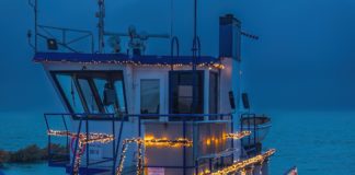 Lichtfähre am Balaton