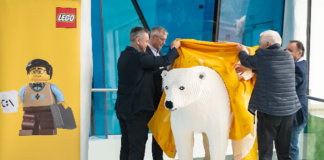 LEGO-Eisbär im Zoo von Nyíregyháza